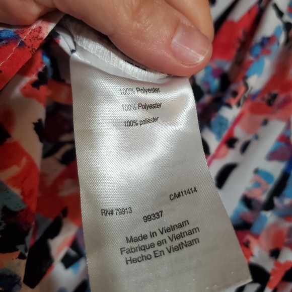 Motherhood Maternity sleeveless abstract floral sleeveless shirt zip up back - Picture 4 of 6